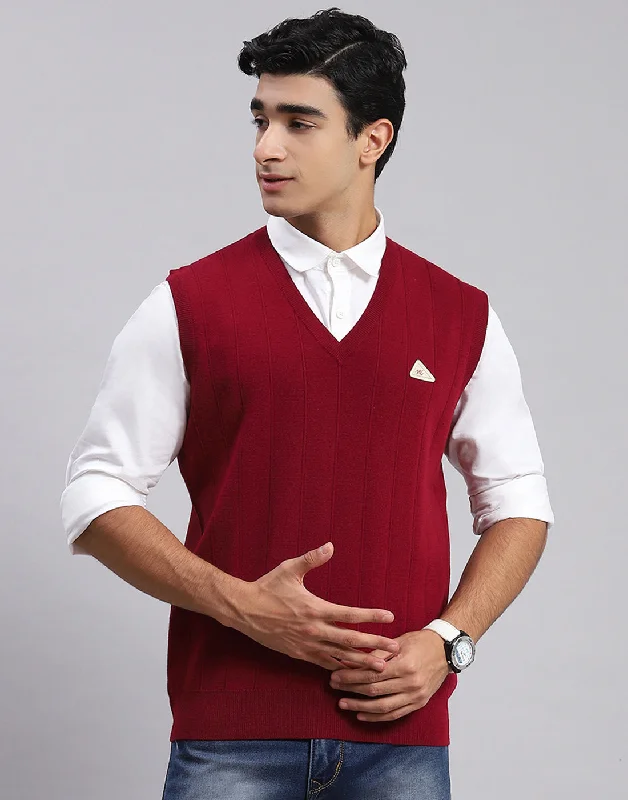 Men Maroon Solid V Neck Sleeveless Sweater